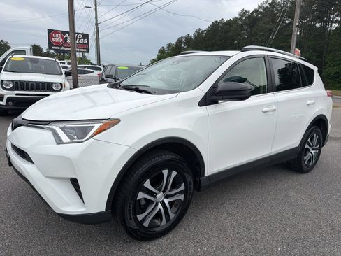 Used 2018 Toyota RAV4 LE FWD image 1