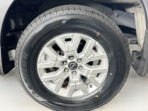 Used 2024 Nissan Frontier SV w/ SV Convenience Package image 11