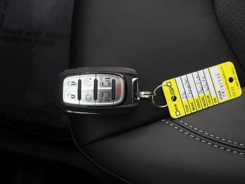 New 2026 Chrysler Pacifica Select image 7