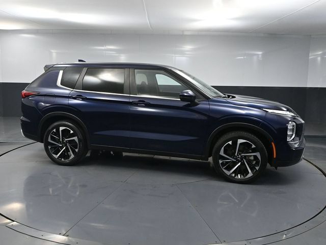 Used 2024 Mitsubishi Outlander SE AWD/4WD image 2