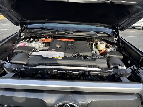 Used 2025 Toyota Tundra Limited image 37