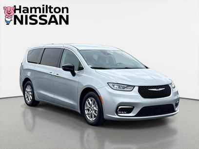 Used 2024 Chrysler Pacifica Touring-L