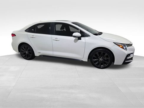 Used 2023 Toyota Corolla SE w/ SE Package image 21