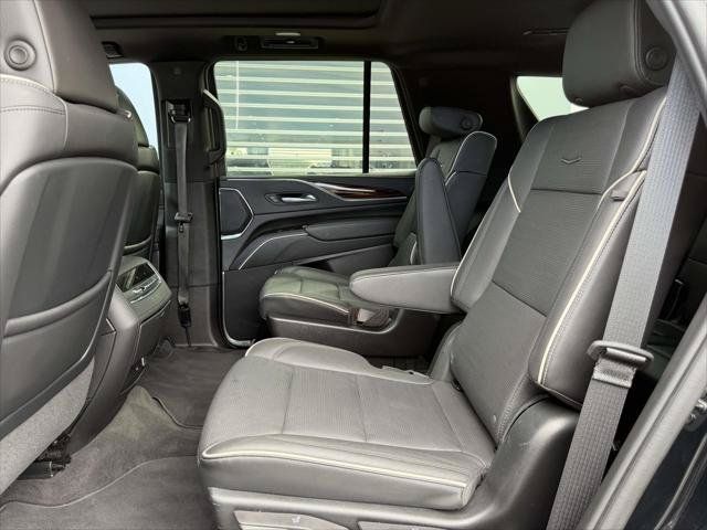 Used 2023 Cadillac Escalade Premium Luxury w/ Performance Package AWD/4WD image 15