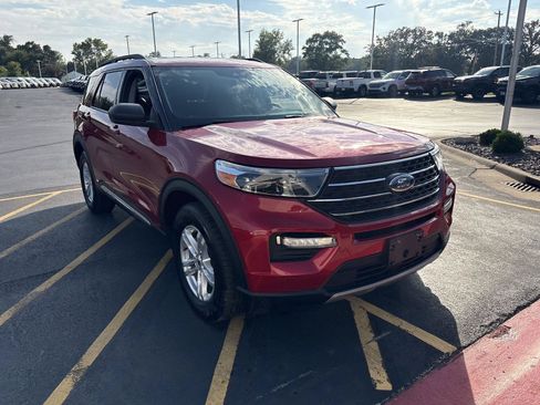 Used 2020 Ford Explorer XLT w/ Equipment Group 202A AWD/4WD image 3