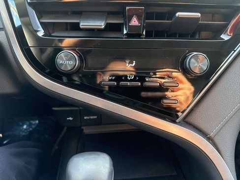 Used 2021 Toyota Camry SE image 17