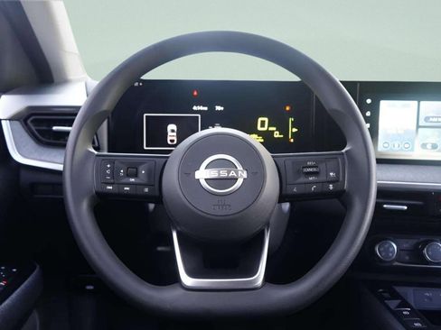 Used 2025 Nissan Kicks SV image 31