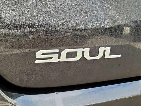 Used 2023 Kia Soul LX image 10