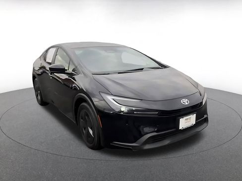 Used 2025 Toyota Prius LE image 3