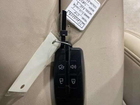 Used 2009 Lincoln MKS image 24