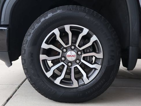 Used 2019 GMC Sierra 1500 AT4 w/ Off Road Performance Package AWD/4WD image 5