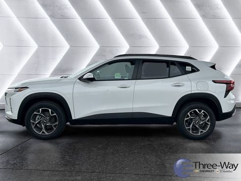 New 2026 Chevrolet Trax LT w/ Driver Confidence Package FWD image 2