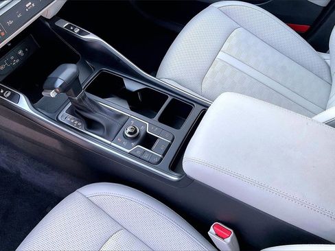 Used 2025 Kia Sorento S image 17