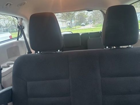 Used 2019 Dodge Grand Caravan SE w/ UConnect Hands-Free Group image 10