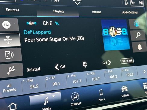 Used 2025 Chrysler Pacifica Select image 21