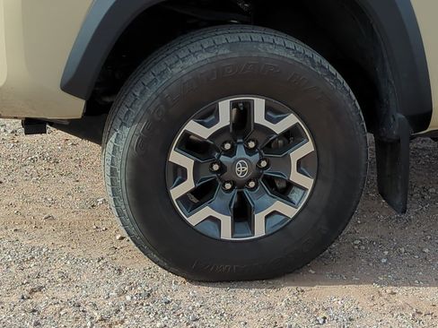 Used 2017 Toyota Tacoma SR5 image 11