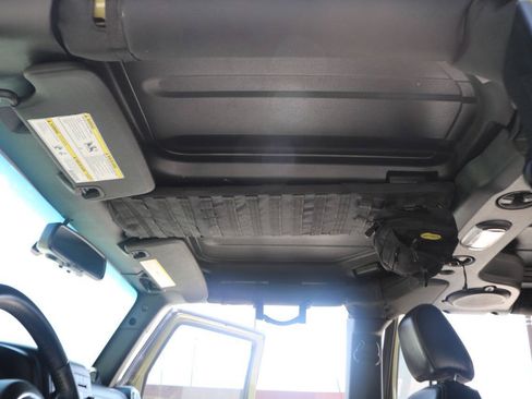 Used 2013 Jeep Wrangler Unlimited Rubicon AWD/4WD image 18
