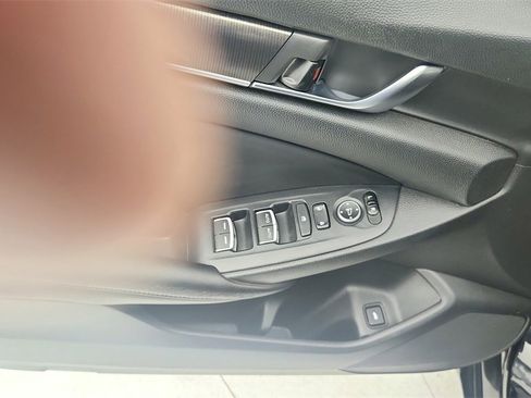 Used 2018 Honda Accord Sport image 21