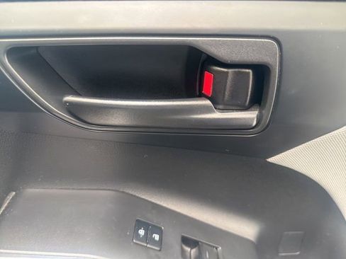 Used 2022 Toyota Highlander LE FWD image 7