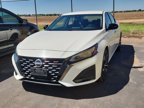 Used 2024 Nissan Altima 2.5 SR FWD image 1