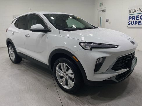 Used 2025 Buick Encore GX Preferred AWD/4WD image 2