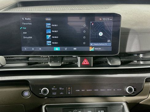 Used 2025 Kia Carnival FWD image 21