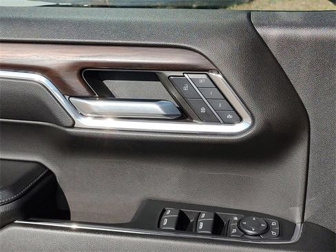 Used 2024 GMC Sierra 1500 SLT image 27