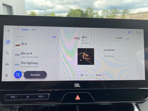 Used 2023 Toyota Venza Limited image 24