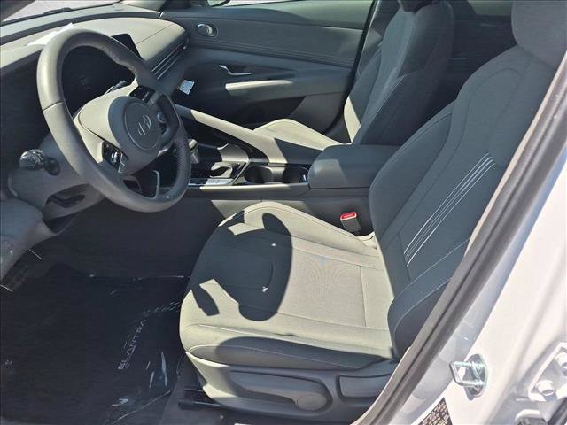 Certified 2025 Hyundai Elantra SEL FWD image 15