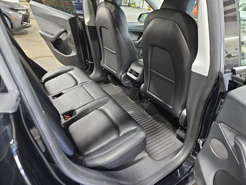 Used 2022 Tesla Model Y Long Range AWD/4WD image 11
