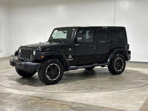 Used 2012 Jeep Wrangler Unlimited Sahara AWD/4WD image 9