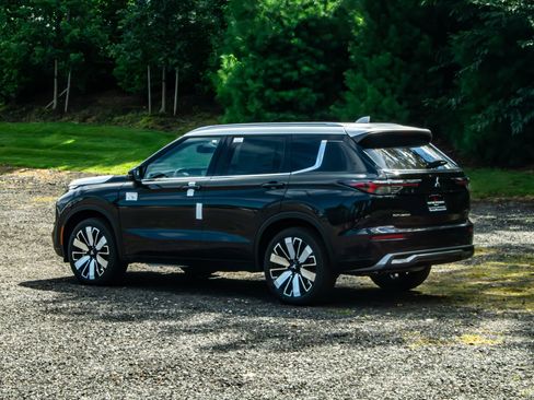New 2025 Mitsubishi Outlander AWD image 5