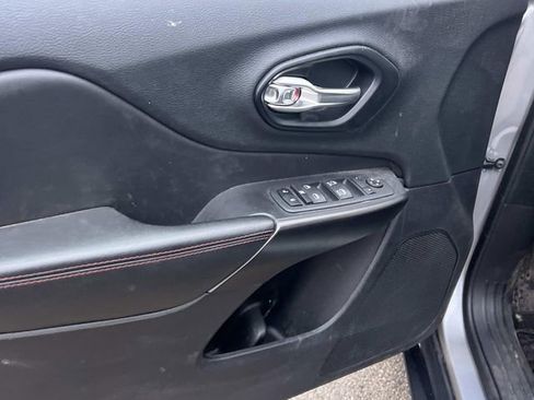 Used 2020 Jeep Cherokee Trailhawk w/ Cold Weather Group image 16