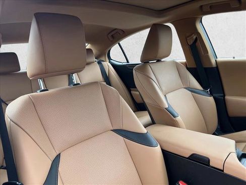 Used 2023 Lexus ES 300h ES 300h w/ Premium Package image 22