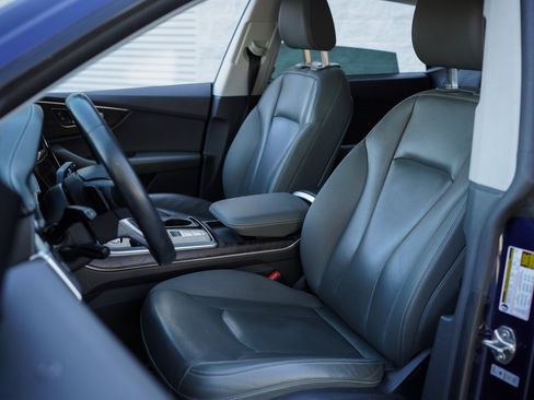 Used 2019 Audi Q8 Prestige w/ Adaptive Chassis Package image 22