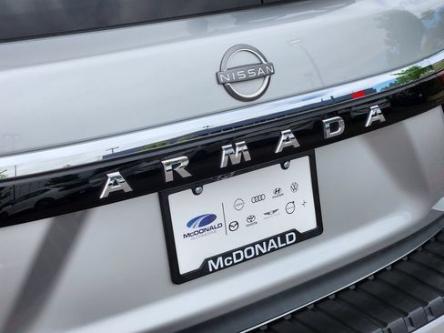 Used 2024 Nissan Armada SL w/ Captain's Chairs Package AWD/4WD image 8