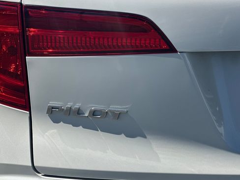 Used 2016 Honda Pilot Touring image 38