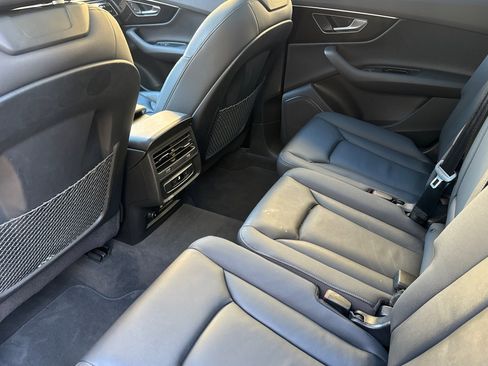Used 2024 Audi Q7 3.0T Premium image 12