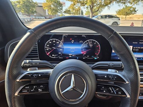 Used 2024 Mercedes-Benz GLS 450 4MATIC image 11