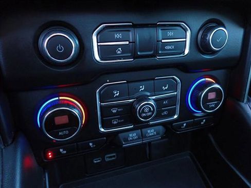 Used 2021 Chevrolet Tahoe Z71 w/ Z71 Signature Package image 25