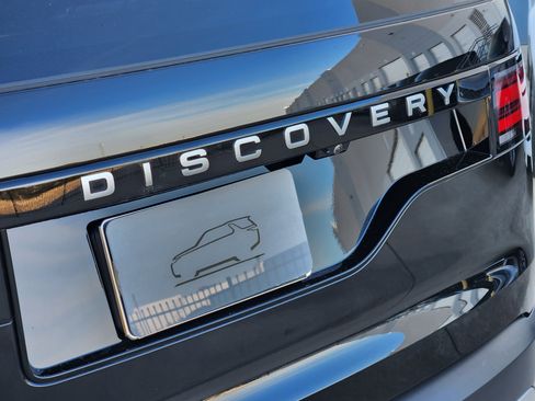 Certified 2025 Land Rover Discovery S image 13