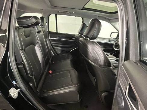 Used 2023 Jeep Grand Cherokee 4WD 4xe w/ Luxury Tech Group II image 34