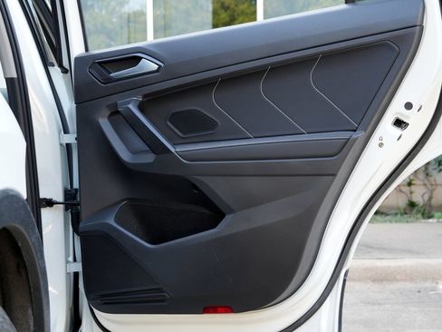 Used 2023 Volkswagen Tiguan SE w/ Panoramic Sunroof Package FWD image 41