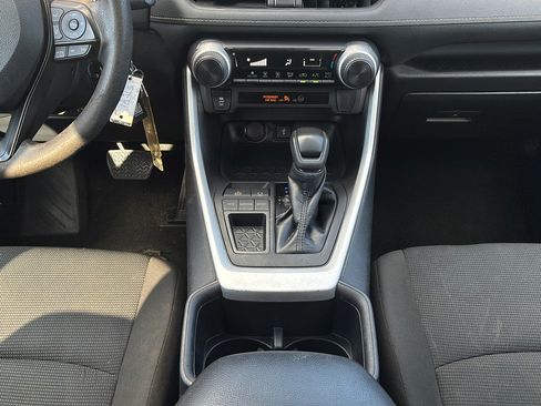 Used 2022 Toyota RAV4 LE FWD image 22
