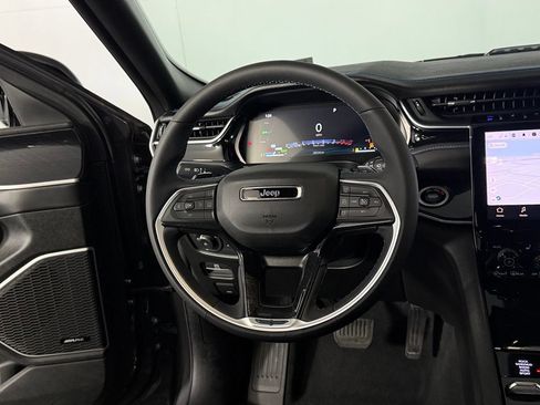 Used 2024 Jeep Grand Cherokee Trailhawk w/ Luxury Tech Group III AWD/4WD image 16