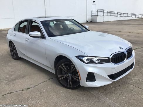 Used 2024 BMW 330i Sedan w/ Convenience Package RWD image 4