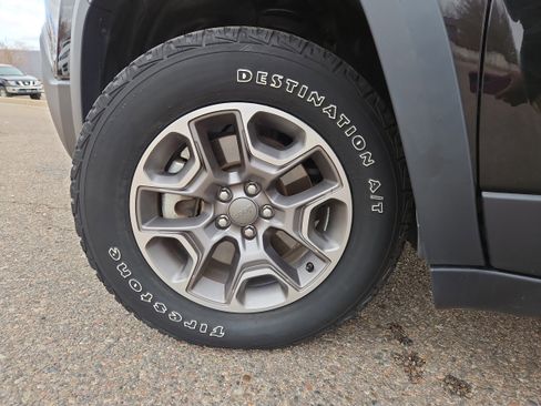 Used 2021 Jeep Cherokee Trailhawk image 18