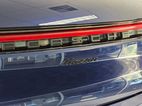 Used 2023 Porsche Macan image 14