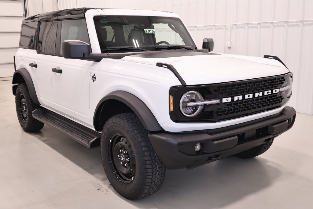 New 2026 Ford Bronco Outer Banks w/ Black Appearance Package AWD/4WD image 3