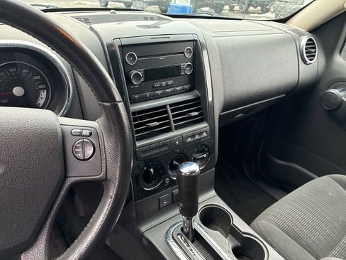 Used 2009 Ford Explorer XLT image 9